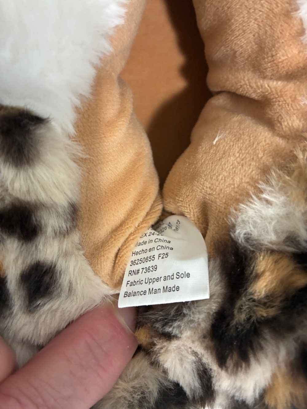 Feetmoji Cheetah Slippers Size 7-8 NWT - Picture 7 of 10